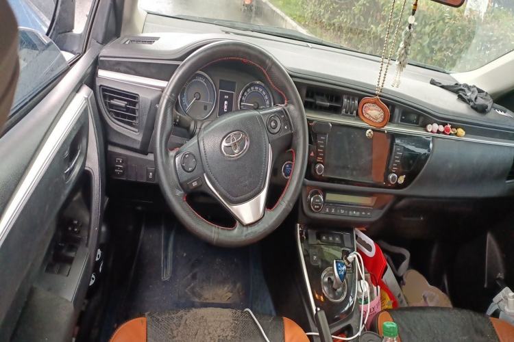 Used Toyota Levin 2016 Dual-Engine 1.8H GS E-CVT Elite Model with Sunroof Steering Wheel