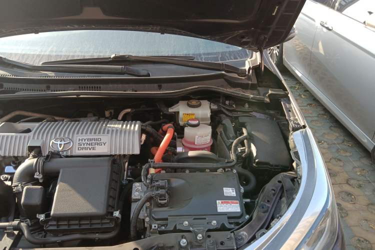 Used Toyota Levin 2016 Dual-Engine 1.8H GS E-CVT Elite Model with Sunroof Engine Bay Left