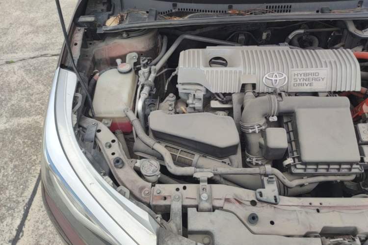 Used Toyota Levin 2016 Dual-Engine 1.8H GS E-CVT Elite Model with Sunroof Engine Bay Right
