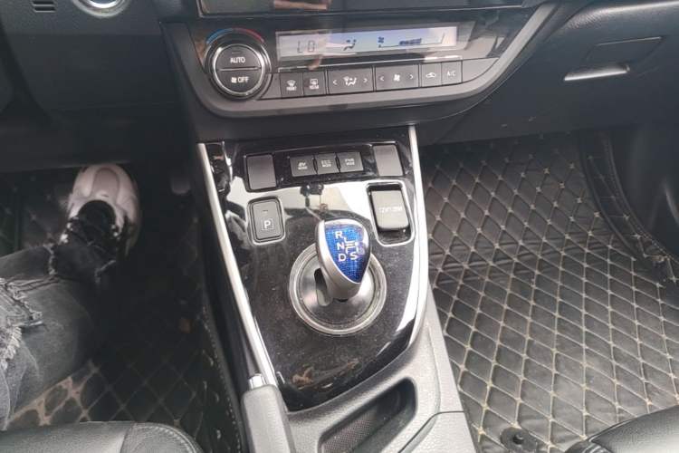 Used Toyota Levin 2016 Dual-Engine 1.8H GS E-CVT Elite Model with Sunroof Gear Lever
