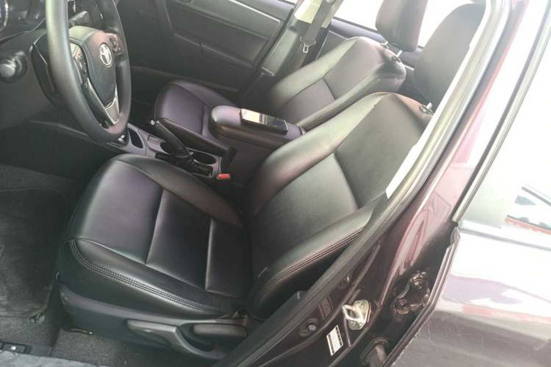 Used Toyota Levin 2016 Dual-Engine 1.8H GS E-CVT Elite Model with Sunroof Left Front Seat