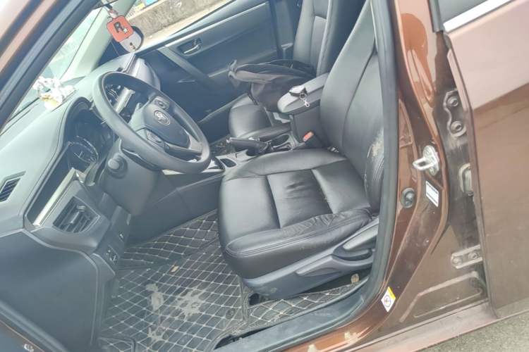 Used Toyota Levin 2016 Dual-Engine 1.8H GS E-CVT Elite Model with Sunroof Left Front Seat