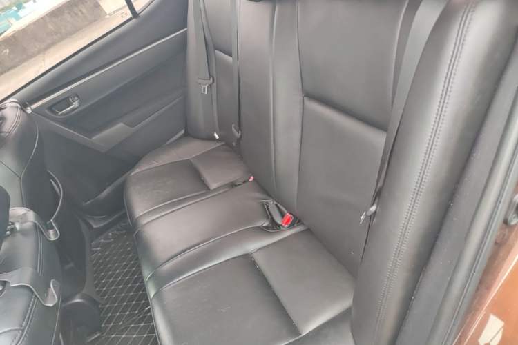 Used Toyota Levin 2016 Dual-Engine 1.8H GS E-CVT Elite Model with Sunroof Left Rear Seat