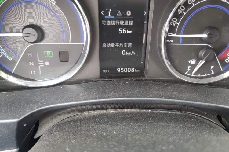 Used Toyota Levin 2016 Dual-Engine 1.8H GS E-CVT Elite Model with Sunroof Odometer Close Up