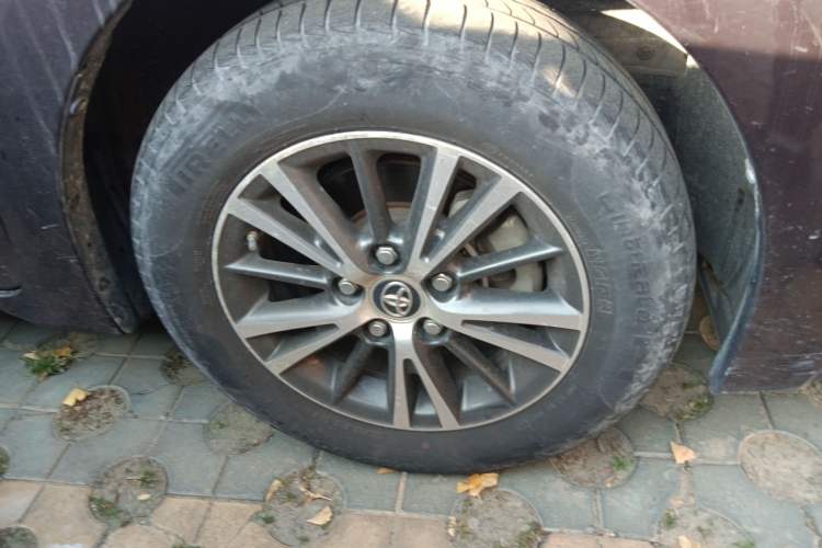 Used Toyota Levin 2016 Dual-Engine 1.8H GS E-CVT Elite Model with Sunroof Right Front Wheel Hub