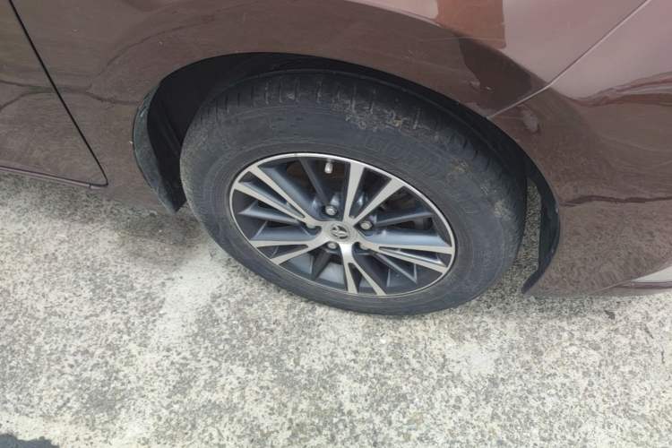 Used Toyota Levin 2016 Dual-Engine 1.8H GS E-CVT Elite Model with Sunroof Right Front Wheel Hub
