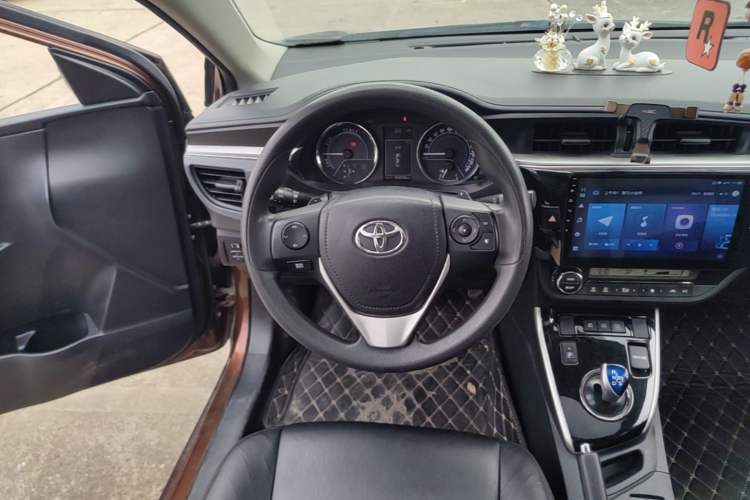 Used Toyota Levin 2016 Dual-Engine 1.8H GS E-CVT Elite Model with Sunroof Steering Wheel