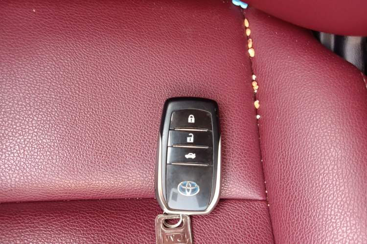 Used Toyota Levin 2016 Dual-Engine 1.8H GS E-CVT Elite Model with Sunroof Vehicle Key