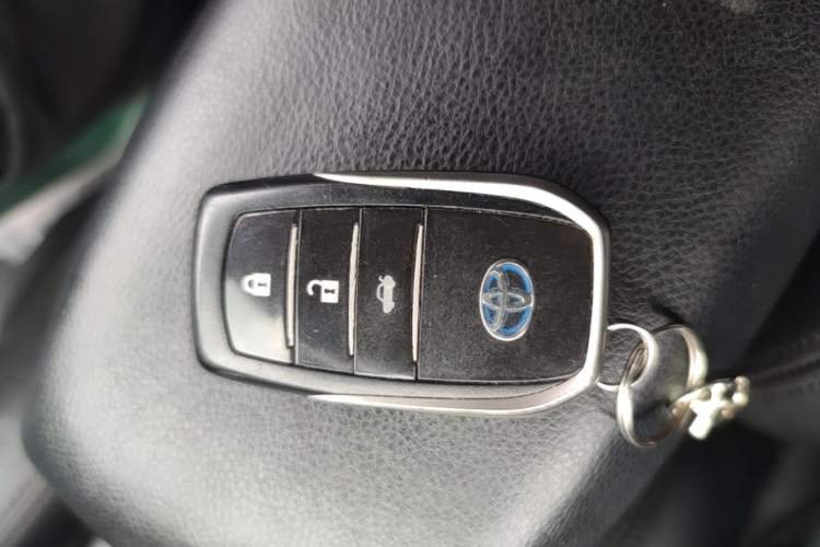 Used Toyota Levin 2016 Dual-Engine 1.8H GS E-CVT Elite Model with Sunroof Vehicle Key