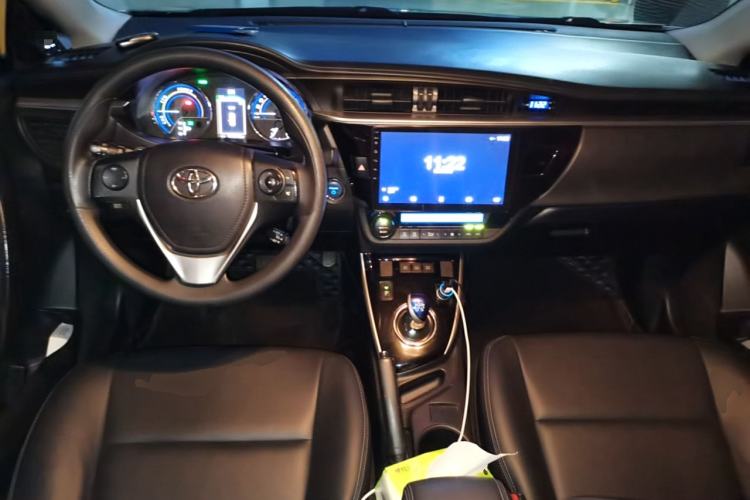 Used Toyota Levin 2016 Dual-Engine 1.8H GS E-CVT Elite Model with Sunroof Center Console