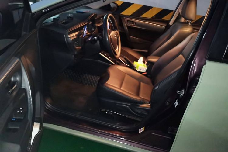 Used Toyota Levin 2016 Dual-Engine 1.8H GS E-CVT Elite Model with Sunroof Driver Seat