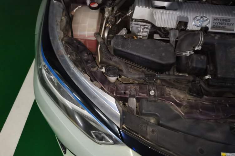 Used Toyota Levin 2016 Dual-Engine 1.8H GS E-CVT Elite Model with Sunroof Engine Bay Right