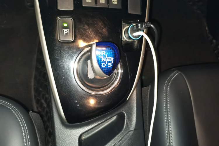 Used Toyota Levin 2016 Dual-Engine 1.8H GS E-CVT Elite Model with Sunroof Gear Lever