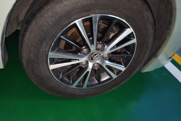 Used Toyota Levin 2016 Dual-Engine 1.8H GS E-CVT Elite Model with Sunroof Right Front Wheel Hub