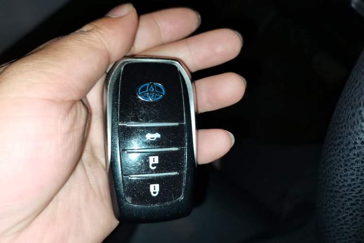 Used Toyota Levin 2016 Dual-Engine 1.8H GS E-CVT Elite Model with Sunroof Vehicle Key