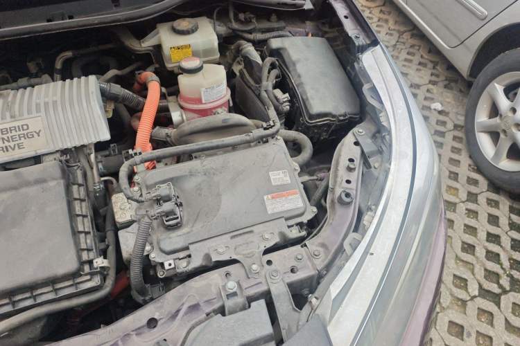 Used Toyota Levin 2016 Dual-Engine 1.8H GS E-CVT Elite Model with Sunroof Engine Bay Left