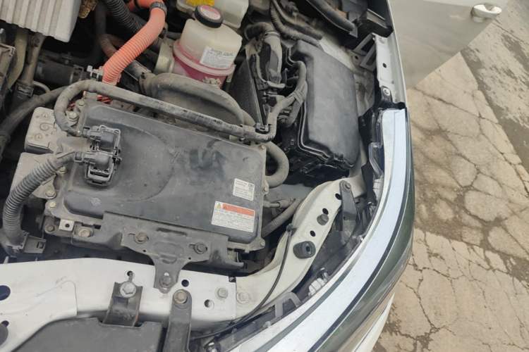 Used Toyota Levin 2016 Dual-Engine 1.8H GS E-CVT Elite Model with Sunroof Engine Bay Left