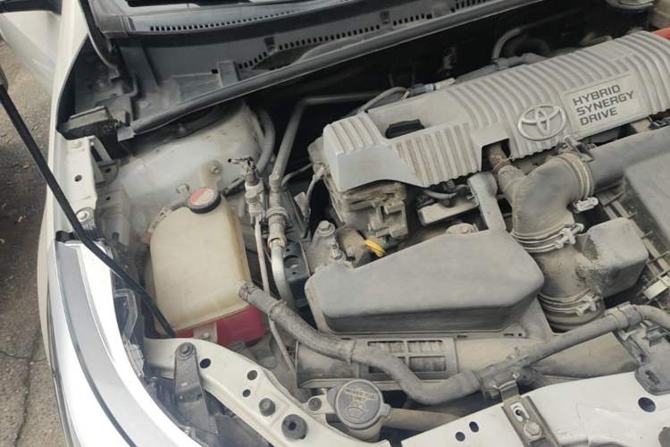 Used Toyota Levin 2016 Dual-Engine 1.8H GS E-CVT Elite Model with Sunroof Engine Bay Right
