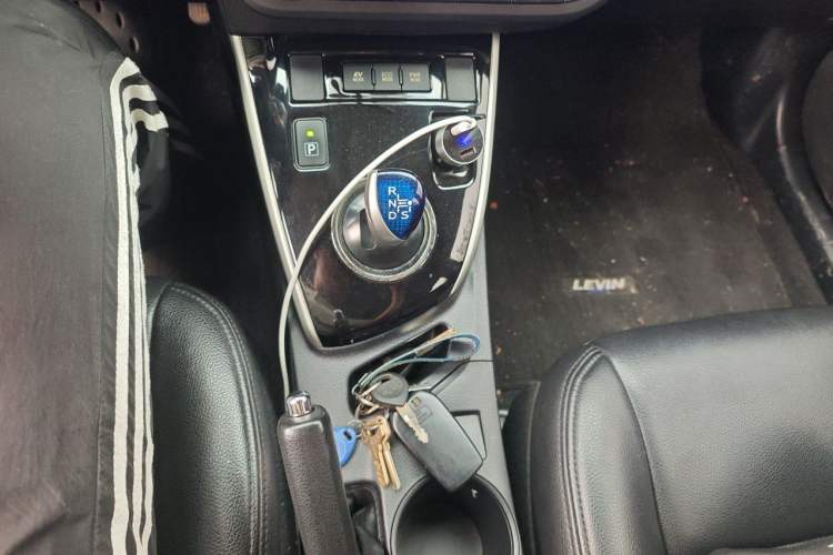 Used Toyota Levin 2016 Dual-Engine 1.8H GS E-CVT Elite Model with Sunroof Gear Lever