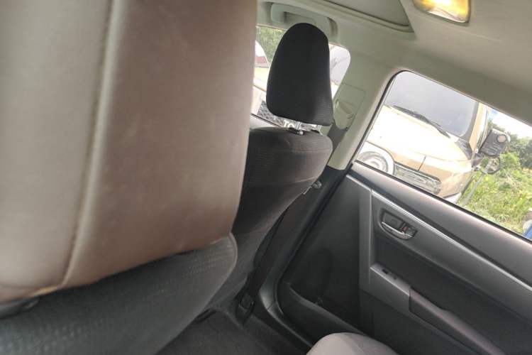 Used Toyota Levin 2016 Dual-Engine 1.8H GS E-CVT Elite Model with Sunroof Headliner