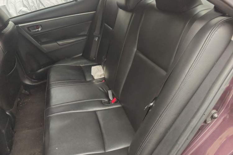 Used Toyota Levin 2016 Dual-Engine 1.8H GS E-CVT Elite Model with Sunroof Left Rear Seat