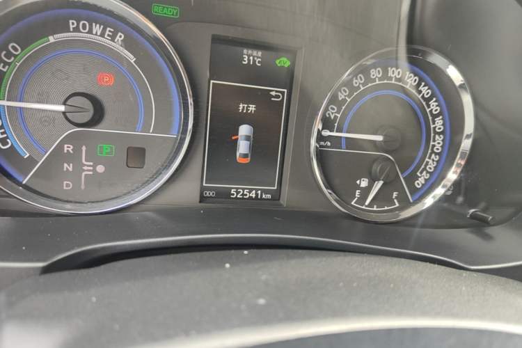 Used Toyota Levin 2016 Dual-Engine 1.8H GS E-CVT Elite Model with Sunroof Odometer Close Up
