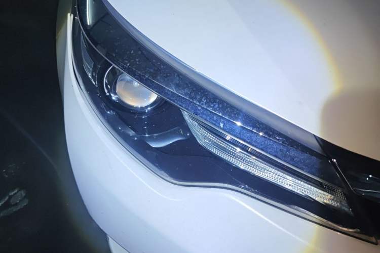 Used Toyota Levin 2016 1.6G CVT Elite Edition Right Front Headlight