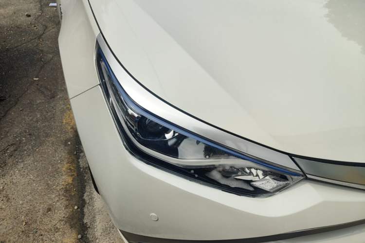 Used Toyota Levin 2016 Dual-Engine 1.8H GS E-CVT Elite Model with Sunroof Right Front Headlight