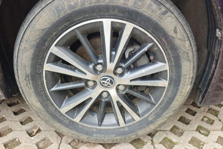 Used Toyota Levin 2016 Dual-Engine 1.8H GS E-CVT Elite Model with Sunroof Right Front Wheel Hub