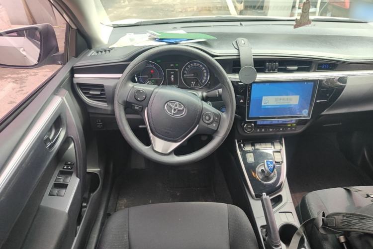 Used Toyota Levin 2016 Dual-Engine 1.8H GS E-CVT Elite Model with Sunroof Steering Wheel