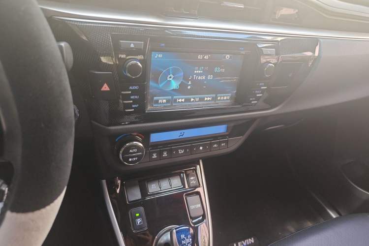 Used Toyota Levin 2016 Dual-Engine 1.8H V E-CVT Luxury Edition Audio And AC Panel