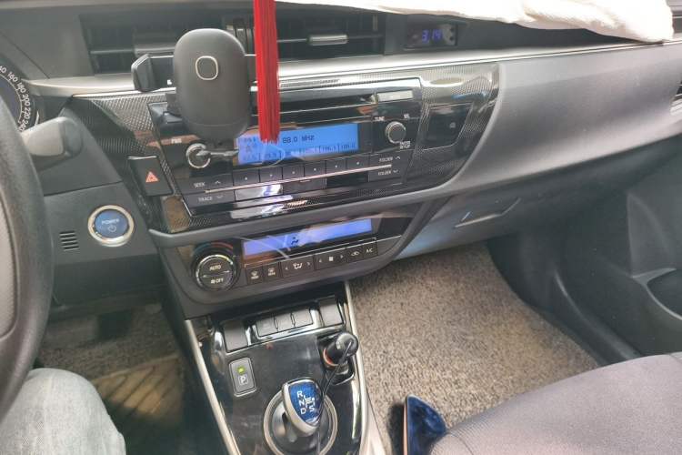 Used Toyota Levin 2016 Dual-Engine 1.8H GS E-CVT Elite Model with Sunroof Audio And AC Panel