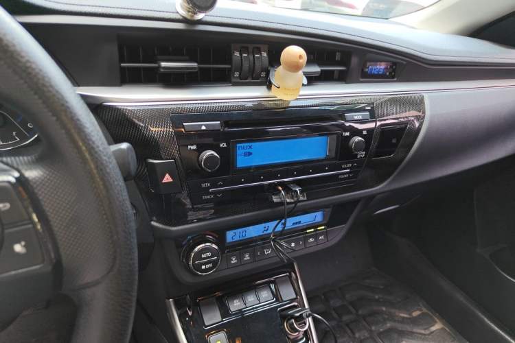 Used Toyota Levin 2016 Dual-Engine 1.8H GS E-CVT Elite Model with Sunroof Audio And AC Panel