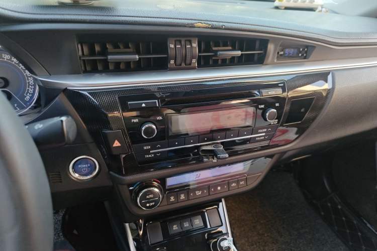 Used Toyota Levin 2016 Dual-Engine 1.8H GS E-CVT Elite Model with Sunroof Audio And AC Panel