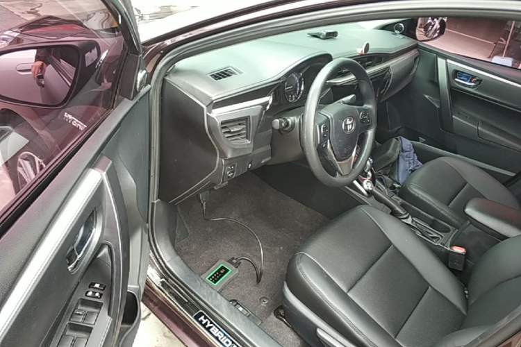 Used Toyota Levin 2016 Dual-Engine 1.8H GS E-CVT Elite Model with Sunroof Driver Seat