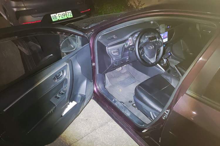 Used Toyota Levin 2016 Dual-Engine 1.8H GS E-CVT Elite Model with Sunroof Driver Seat