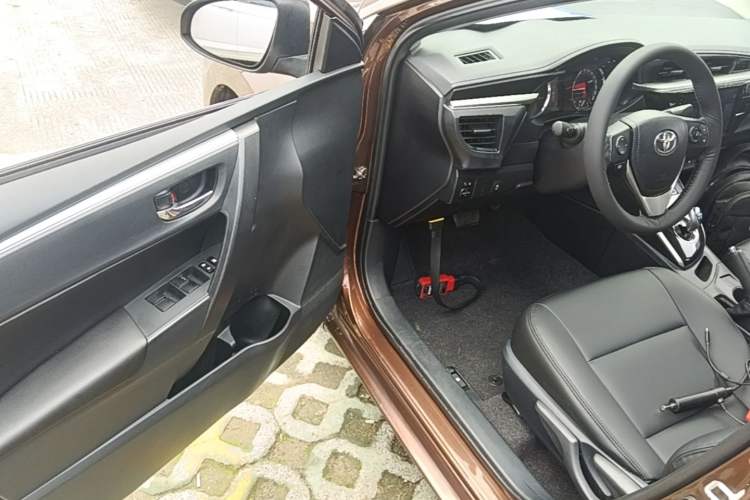 Used Toyota Levin 2016 Dual-Engine 1.8H GS E-CVT Elite Model with Sunroof Driver Seat