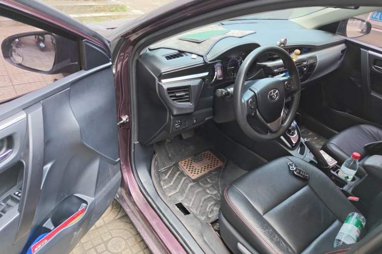Used Toyota Levin 2016 Dual-Engine 1.8H GS E-CVT Elite Model with Sunroof Driver Seat
