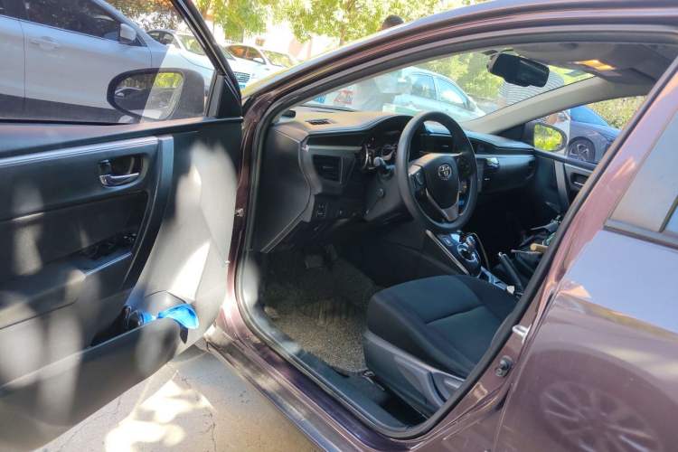 Used Toyota Levin 2016 Dual-Engine 1.8H GS E-CVT Elite Model with Sunroof Driver Seat