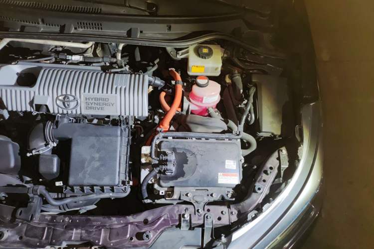 Used Toyota Levin 2016 Dual-Engine 1.8H GS E-CVT Elite Model with Sunroof Engine Bay Left