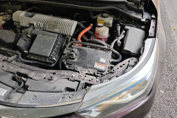 Used Toyota Levin 2016 Dual-Engine 1.8H GS E-CVT Elite Model with Sunroof Engine Bay Left