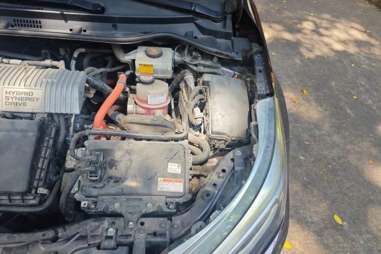 Used Toyota Levin 2016 Dual-Engine 1.8H GS E-CVT Elite Model with Sunroof Engine Bay Left