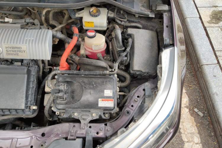 Used Toyota Levin 2016 Dual-Engine 1.8H GS E-CVT Elite Model with Sunroof Engine Bay Left