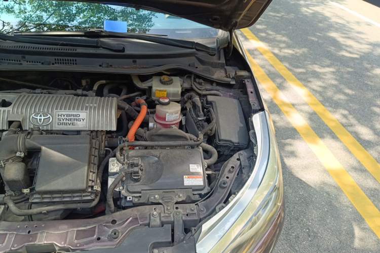 Used Toyota Levin 2016 Dual-Engine 1.8H GS E-CVT Elite Model with Sunroof Engine Bay Left