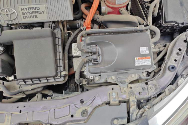 Used Toyota Levin 2016 Dual-Engine 1.8H V E-CVT Luxury Edition Engine Bay Left