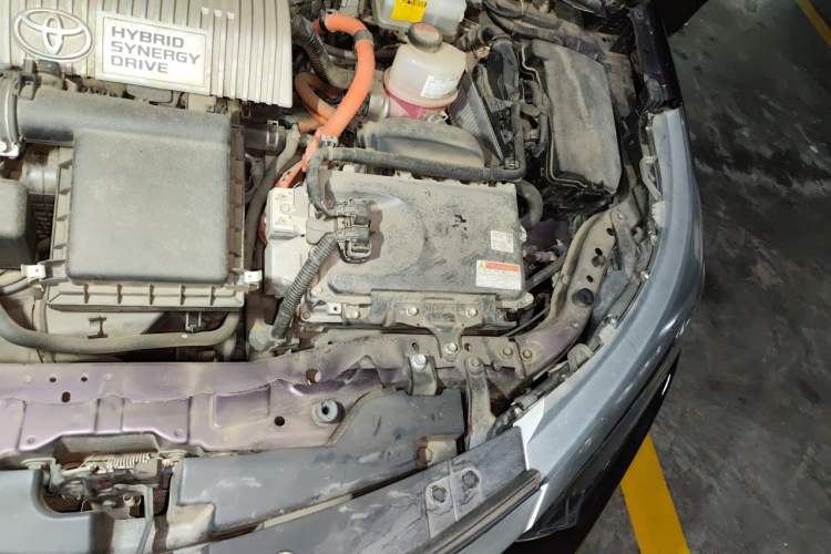 Used Toyota Levin 2016 Dual-Engine 1.8H GS E-CVT Elite Model with Sunroof Engine Bay Left