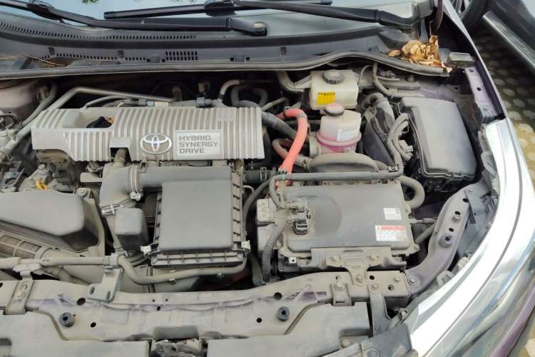 Used Toyota Levin 2016 Dual-Engine 1.8H GS E-CVT Elite Model with Sunroof Engine Bay Left