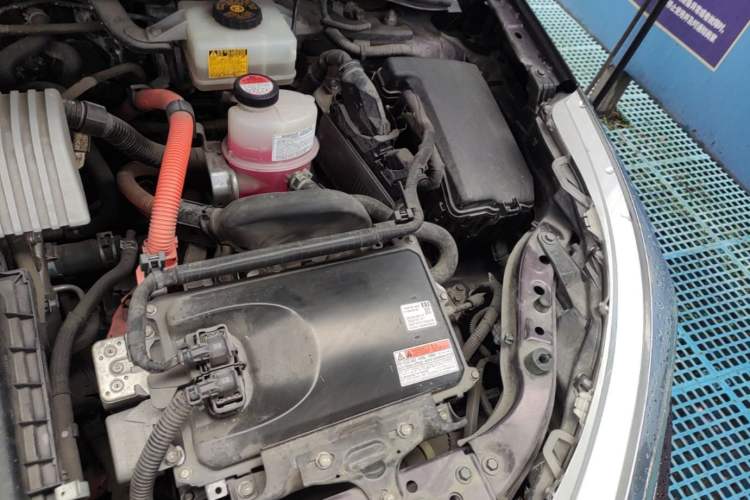Used Toyota Levin 2016 Dual-Engine 1.8H GS E-CVT Elite Model with Sunroof Engine Bay Left