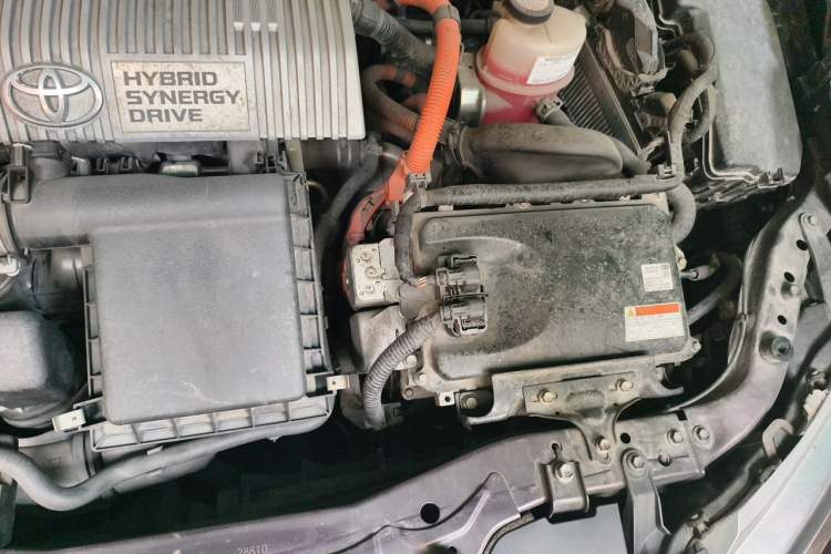 Used Toyota Levin 2016 Dual-Engine 1.8H GS E-CVT Elite Model with Sunroof Engine Bay Left