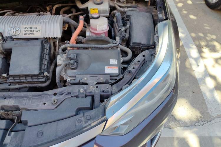 Used Toyota Levin 2016 Dual-Engine 1.8H GS E-CVT Elite Model with Sunroof Engine Bay Left